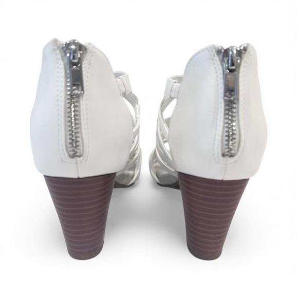 Easy Street Amaze Strappy Block Heel Sandals Back Zip White 7.5 Wide NEW - Picture 8 of 16